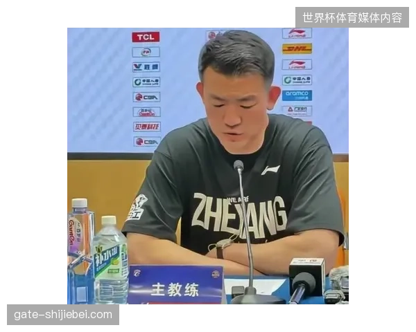 王博教练的降速策略失效，广厦后场出球被上海高压防守切割